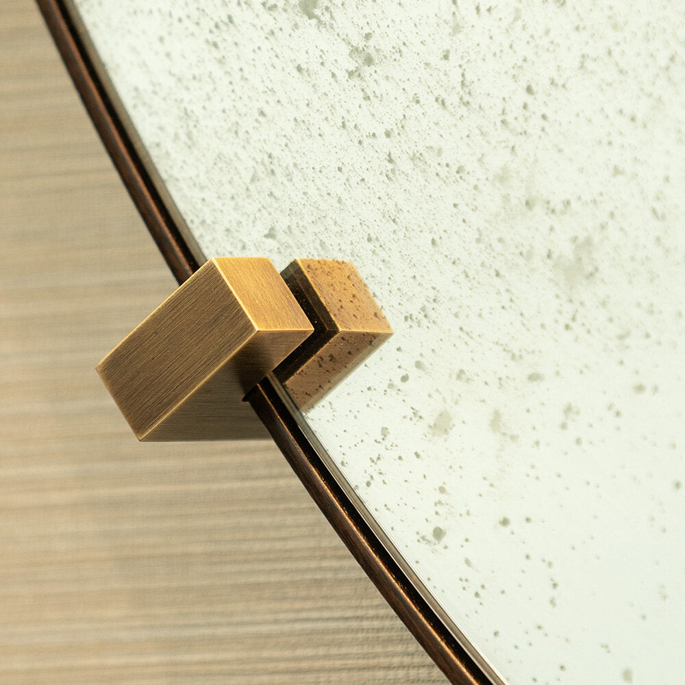 Bryanston Mirror, Round