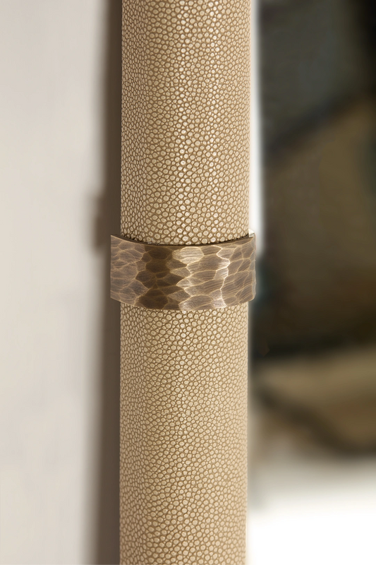 Colombia Mirror, Medium