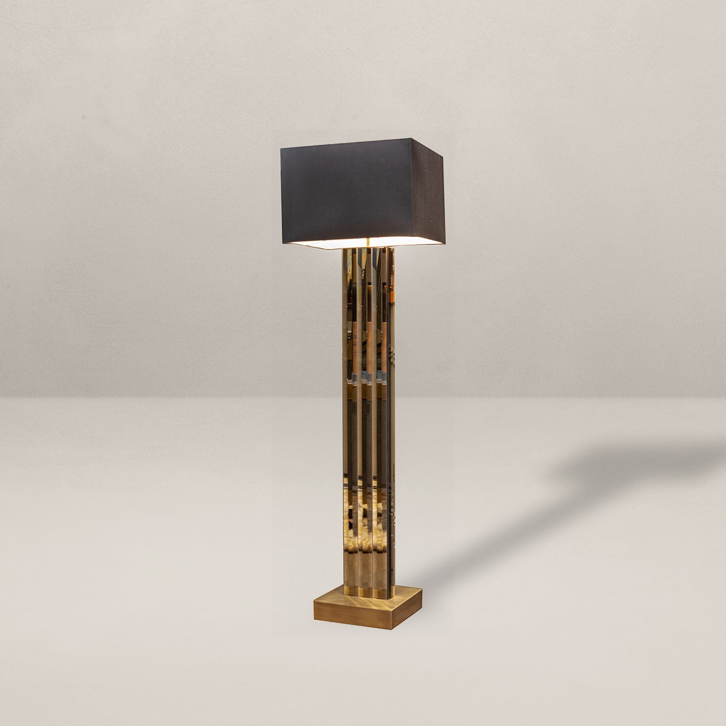 Linea Floor Lamp