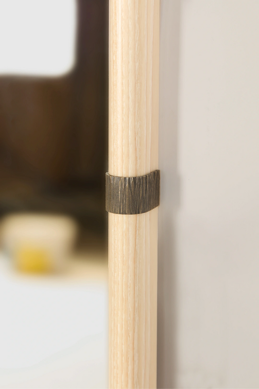 Geffrye Mirror, Medium